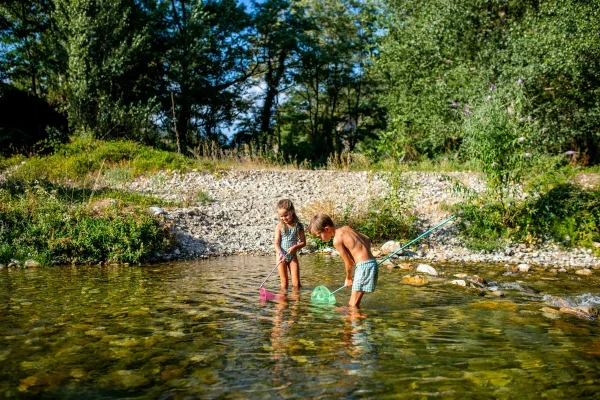 plezier in de rivier camping van de cantobre