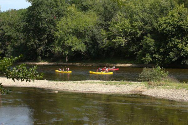 rivier langs de camping les rives de la dordogne edit